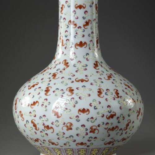 A CHINESE FAMILLE ROSE 'BATS AND CLOUDS' BOTTLE VASE,19TH CENTURY The vase overa&hellip;