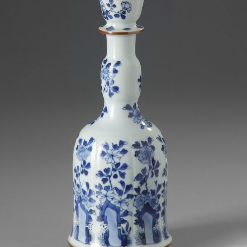 A CHINESE BLUE AND WHITE HOOKAH BASE, KANGXI PERIOD (1662-1722) The slender vess&hellip;