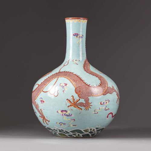 A LARGE FAMILLE ROSE TURQUOISE-GROUND BOTTLE VASE, TIANQIUPING ,QIANLONG SEAL MA&hellip;