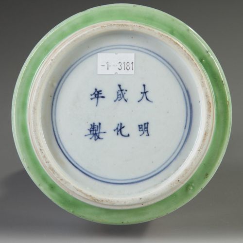 ENAMELLED CHINESE BLUE AND WHITE HOOKAH BASE, KANGXI PERIOD (1662-1722) The stur&hellip;