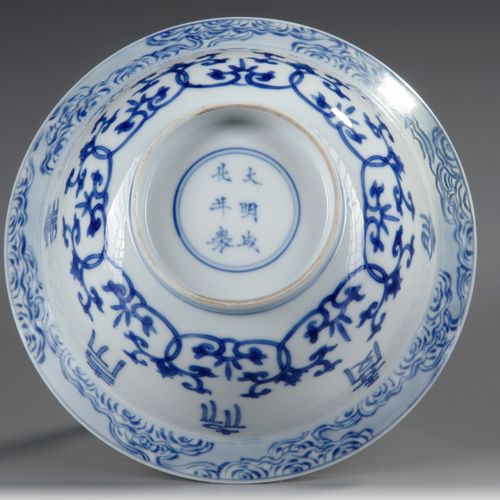 A BLUE AND WHITE 'SHOU' BOWL, KANGXI 1662-1722 The bowl painted with various sty&hellip;