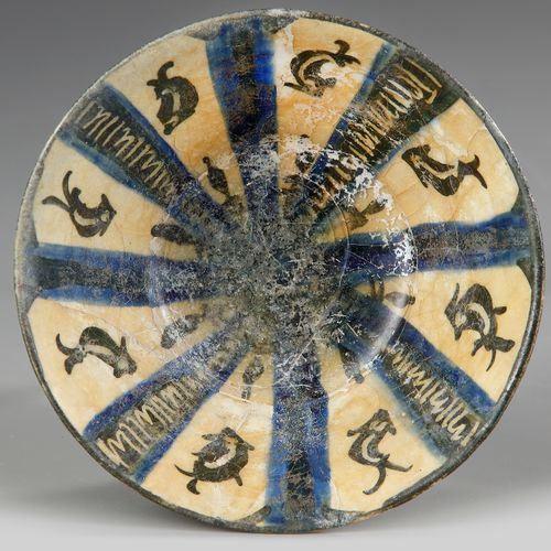 A KASHAN POTTERY BOWL, PERSIA, 13TH - 14TH CENTURY Standing on small foot with a&hellip;