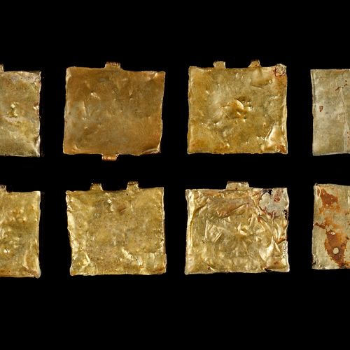 A SELJUK INSET GOLD BRACELET, PERSIA, 12TH CENTURY Comprising eight similar rect&hellip;