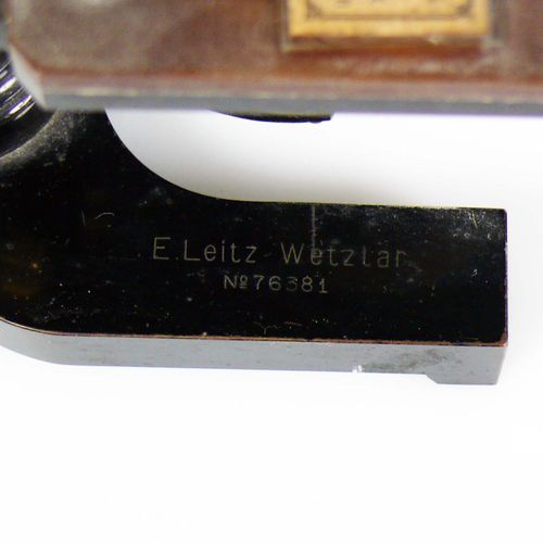 Null Microscopio Leitz (1904) in fusione/ottone; con 4 oculari aggiuntivi; con: &hellip;