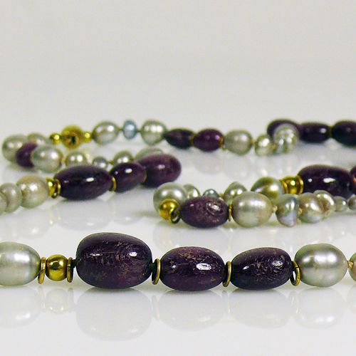 Null Collar de perlas grises con cornalinas y separadores de oro; cierre en GG 1&hellip;