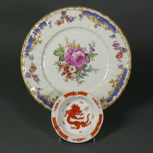 Null KPM plate (KPM Berlin, 20th c.) with polychrome floral decoration on the mi&hellip;