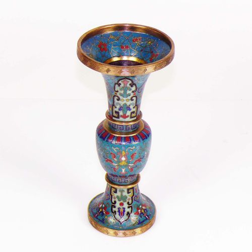 Null Small temple vase (China, 19th century) floral cloisonné decoration on mint&hellip;