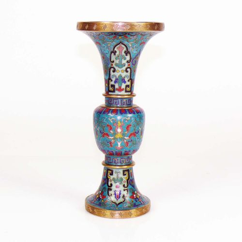 Null Small temple vase (China, 19th century) floral cloisonné decoration on mint&hellip;