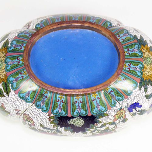 Null Bowl (China) oval form; enamel cloisonné; flower decoration; 15 x 24 x 17 c&hellip;