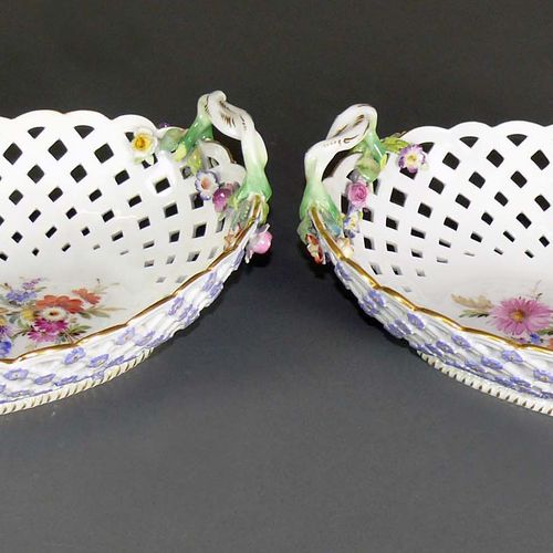Null 2 ornamental bowls (Meissen, c. 1900) of oval form with pierced banner and &hellip;