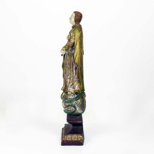 Null María Inmaculada (s. XIX) con rama de lirio de pie sobre un globo terráqueo&hellip;