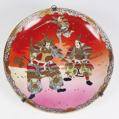 Null Shallow bowl with martial scene in the mirror; coloured painting partly gil&hellip;