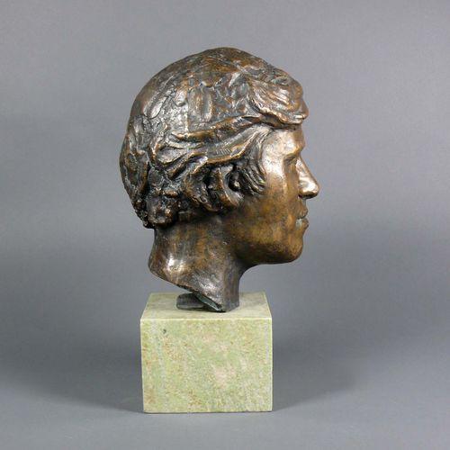 Null Bronze man's head (early 20th c.) on a square stone base; monogrammed A and&hellip;