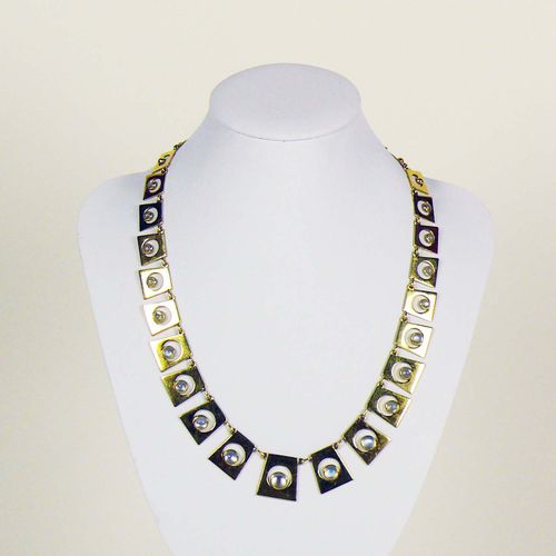 Null 18ct GG项链；镶有月光石；装饰如前。项目；53,7克；长：45厘米；珠宝商Sperl, Waldshut；与之前的项目相匹配。