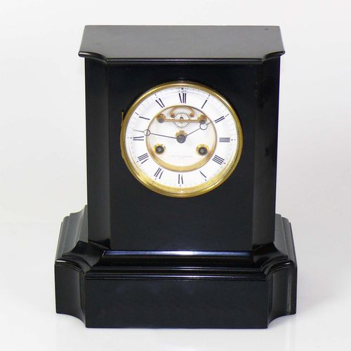 Null 壁炉钟（法国，约1875年）黑色石板表壳；白色珐琅表盘上有罗马数字和降低，可见擒纵机构；钟上有1/2小时和小时敲击声；表盘上有签名。''A.Broco&hellip;