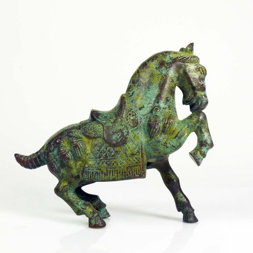 Null Cheval (Chine, probablement Tang (937 - 975) debout ; bronze avec patine ve&hellip;