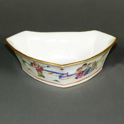 Null Bol (Chine, XIXe siècle) en forme de cœur ; porcelaine, peinture colorée su&hellip;