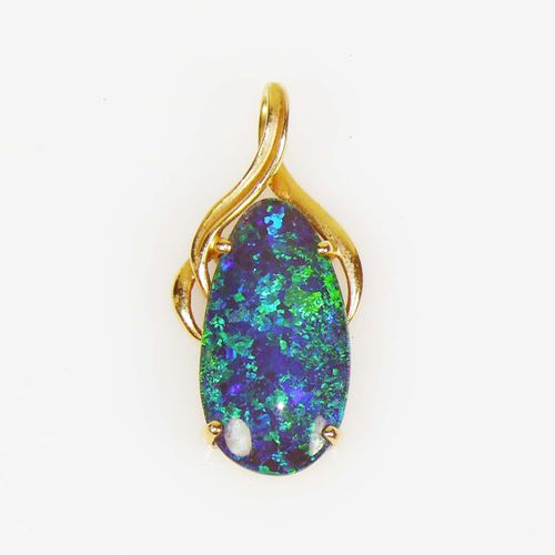 Null Opal pendant oval triplet; setting in 14ct GG; 4,86g
