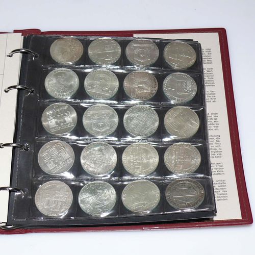 Null Collezione di monete con monete d'argento austriache; 54x 25 ÖS; 32x 50 ÖS;&hellip;