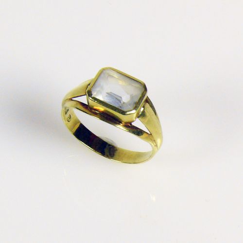 Null Lady's ring 14ct GG; set with colourless, cut stone; ring size 57; 3,4g