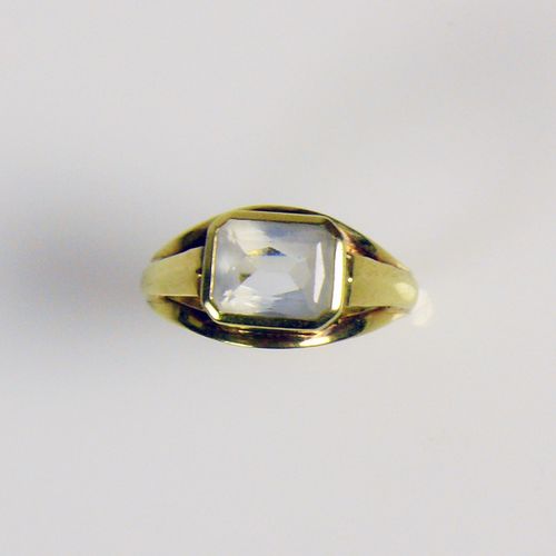 Null 14ct GG女士戒指；镶嵌无色切割宝石；戒指尺寸57；3.4克