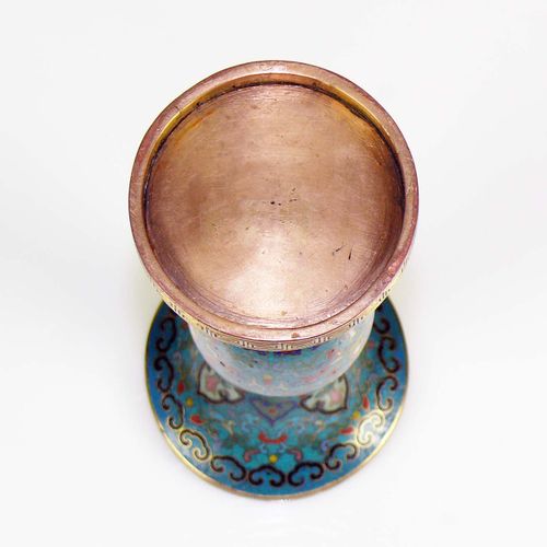 Null Small temple vase (China, 19th century) floral cloisonné decoration on mint&hellip;
