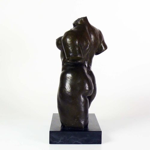 Null Mailllol (1ère moitié du XXe s.) ''Torse de femme'' ; bronze, patiné foncé &hellip;