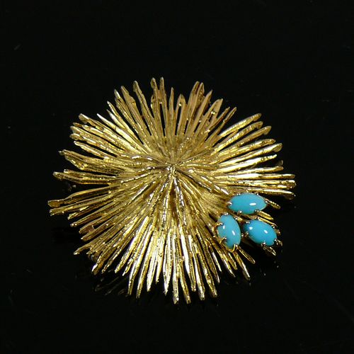 Null Brooch star-shaped set with 3 turquoises; 8ct GG (tested); signed on the ba&hellip;