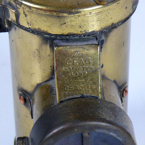 Null English pit lamp (19th/20th c.) THE CEAG INSPECTION LAMP; brass body with w&hellip;