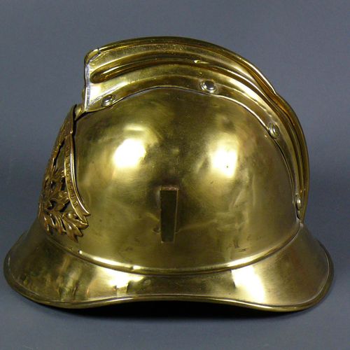 Null Feuerwehrhelm (Paris, um 1900) Messing; frontseitig mit Emblem; leichte Ver&hellip;