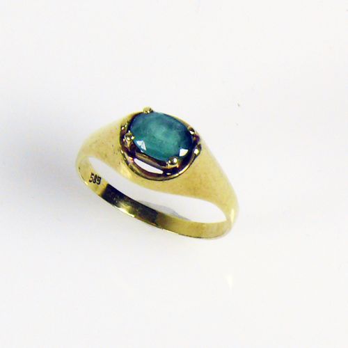 Null Ladies ring 14ct GG; set with light green cut stone; ring size 56; 3,3g
