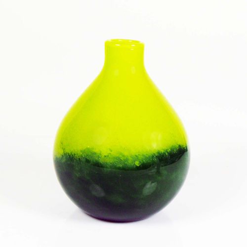 Null Vase (2.H.20.Jh.) Kugelform; farbloses Glas mit grün/gelbem Unterfang; H: 2&hellip;