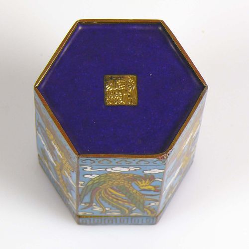 Null Small assortment of cloisonné pieces (China) Small, hexagonal lidded box wi&hellip;