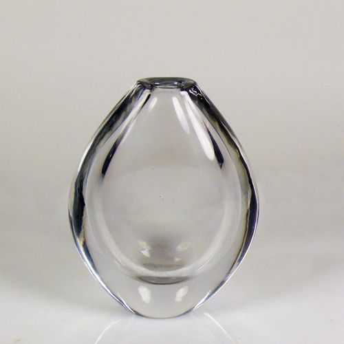 Null Jarrón ORREFORS (Suecia, 2ª mitad del s. XX) de vidrio transparente de pare&hellip;
