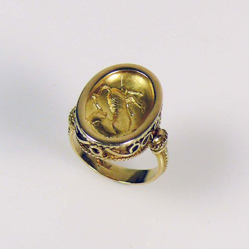 Null 18ct GG女士戒指；椭圆形结构；模制的羚羊身体；8.6克；戒指尺寸55.5；珠宝商的作品