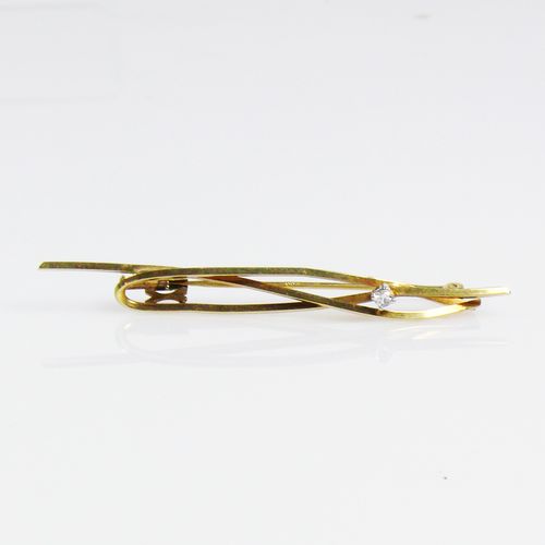 Null Bar brooch 14ct GG; set with a very small diamond; 2,8g; l: 6 cm