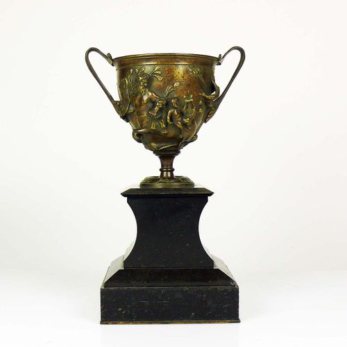 Null Ornamental vase (19th century) on a black, high stone base, vase-shaped bod&hellip;
