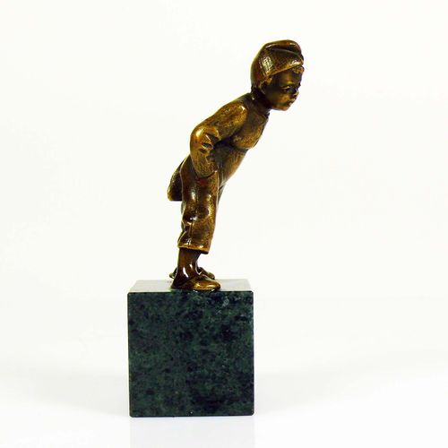 Null Little boy (20th c.) both hands in his pockets; bronze; on a cube-shaped, g&hellip;