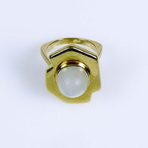 Null 18ct GG女士戒指；镶嵌1颗月光石；戒指尺寸59；21.8克；珠宝商的作品