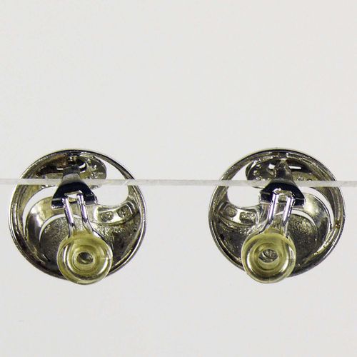 Null Pair of earclips 18ct WG; set with very small diamonds; 13,73g