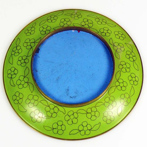 Null 2 cloisonné plates each with coloured floral enamel decoration; d: 20 and 2&hellip;