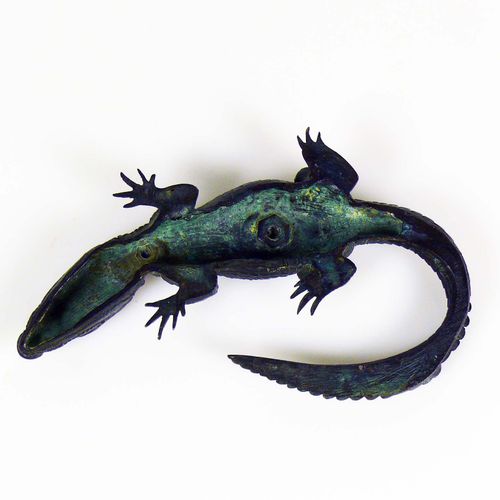 Null Krokodil Bronze, dunkel patiniert; L: 18 cm
