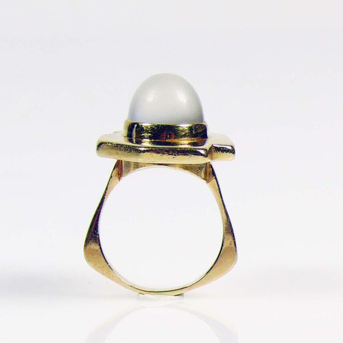 Null Ladies ring 18ct GG; set with 1 moonstone; ring size 59; 21,8g; jeweller's &hellip;