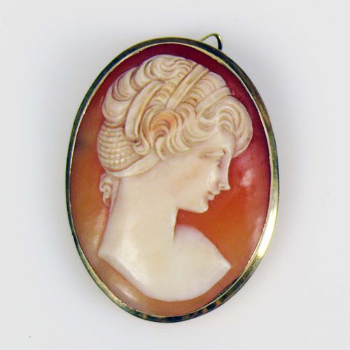 Null Gem brooch/pendant of high oval form; finely cut depiction of a young woman&hellip;