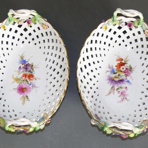 Null 2 ornamental bowls (Meissen, c. 1900) of oval form with pierced banner and &hellip;