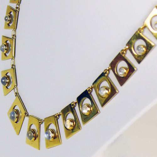 Null Collar 18ct GG; engastado con piedras lunares; decoración como antes. Artíc&hellip;