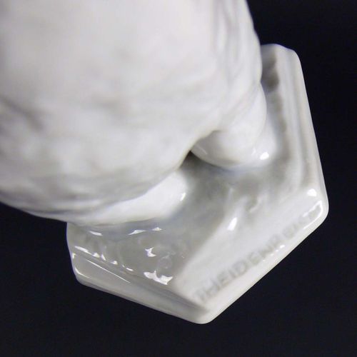 Null Oso de pie (Rosenthal, siglo XX) porcelana blanca; h: 13 cm; fondo con sell&hellip;