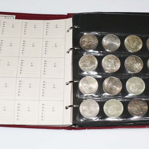 Null Collezione di monete con monete d'argento austriache; 54x 25 ÖS; 32x 50 ÖS;&hellip;
