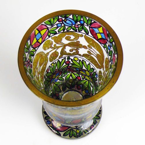 Null 脚杯（Steinschönau，约1915年）设计：A. Beckert；圆形实心玻璃支架，短柄和腰身；周围有彩绘，彩色花卉装饰；高：18厘米；长：8&hellip;