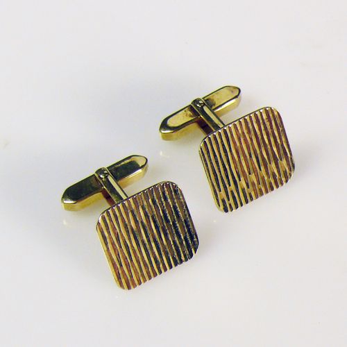 Null 
Pair of cufflinks
14ct GG; square shape with rounded corners; 10g;
